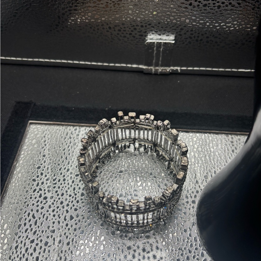 Elegant Silver Black Stretchy Bracelet - Picture 3 of 5